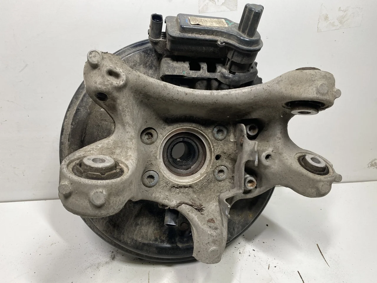 Volkswagen ID.4 2021- Stub axle carrier, right rear view 3
