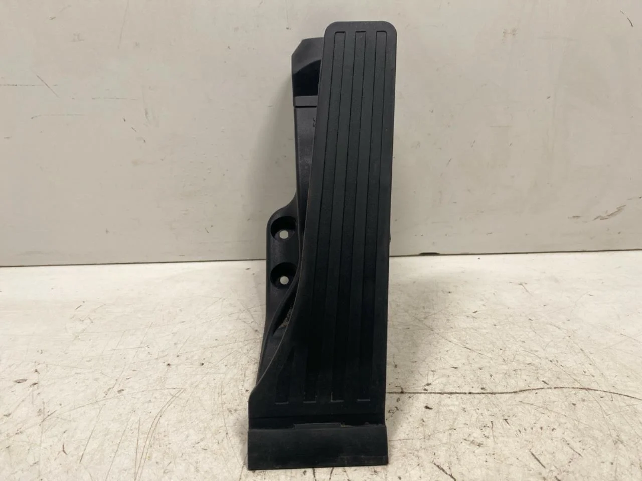 Mercedes EQC 2020- Accelerator pedal