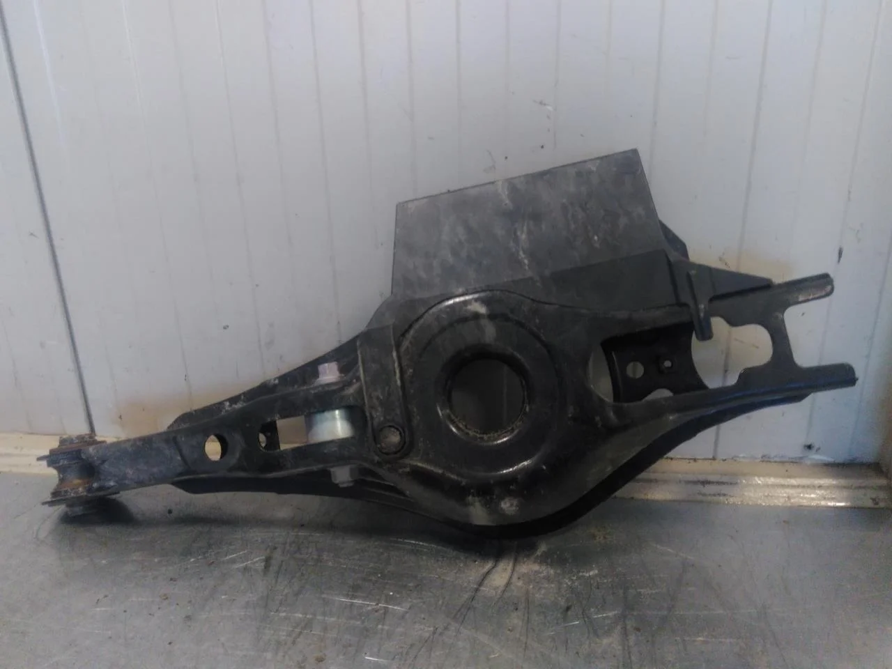 Toyota BZ4X EA10 2022- Control arm, rear right view 2