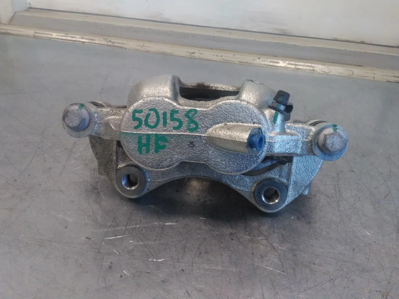 Ford E-TRANSIT 2022- Front right brake caliper view 2