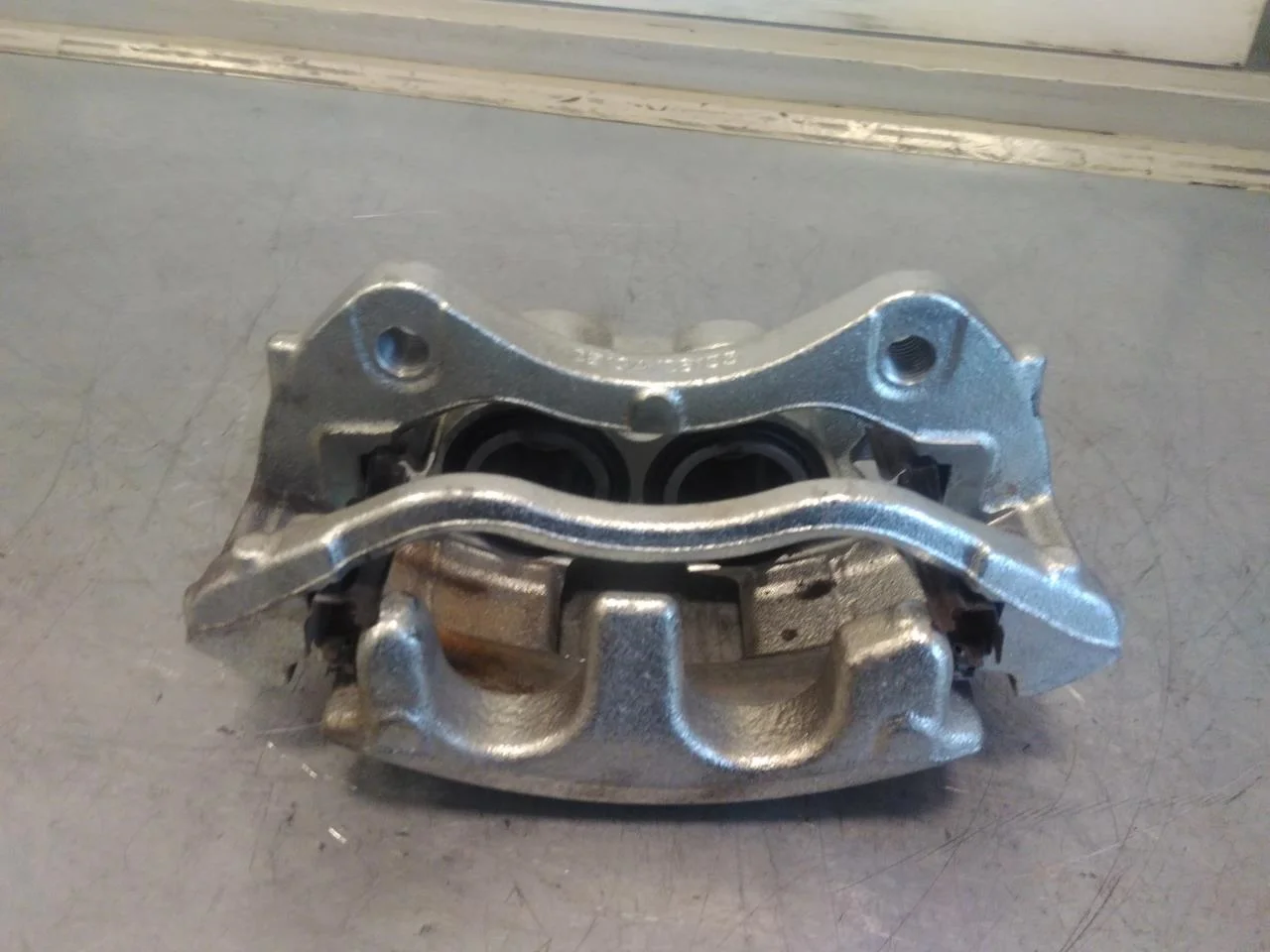 Ford E-TRANSIT 2022- Front right brake caliper view 3