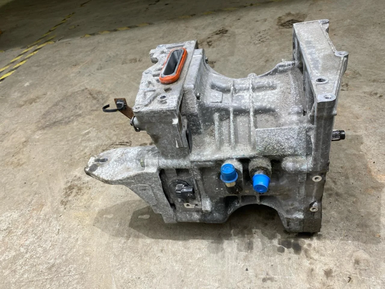 Nissan E-NV200 / EVALIA Front electric motor view 4