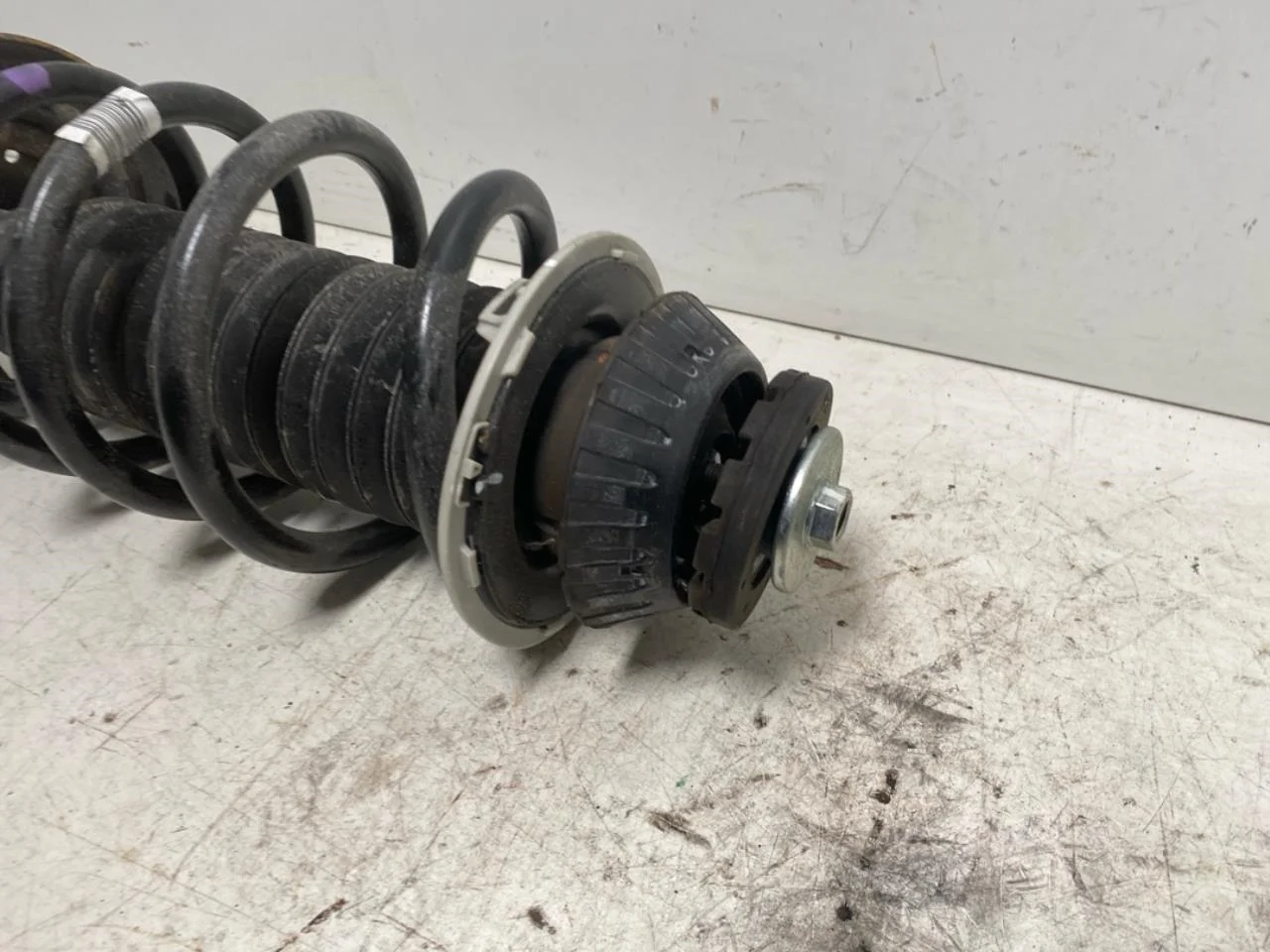 Honda E:NY1 2023- Strut assembly, front left view 2
