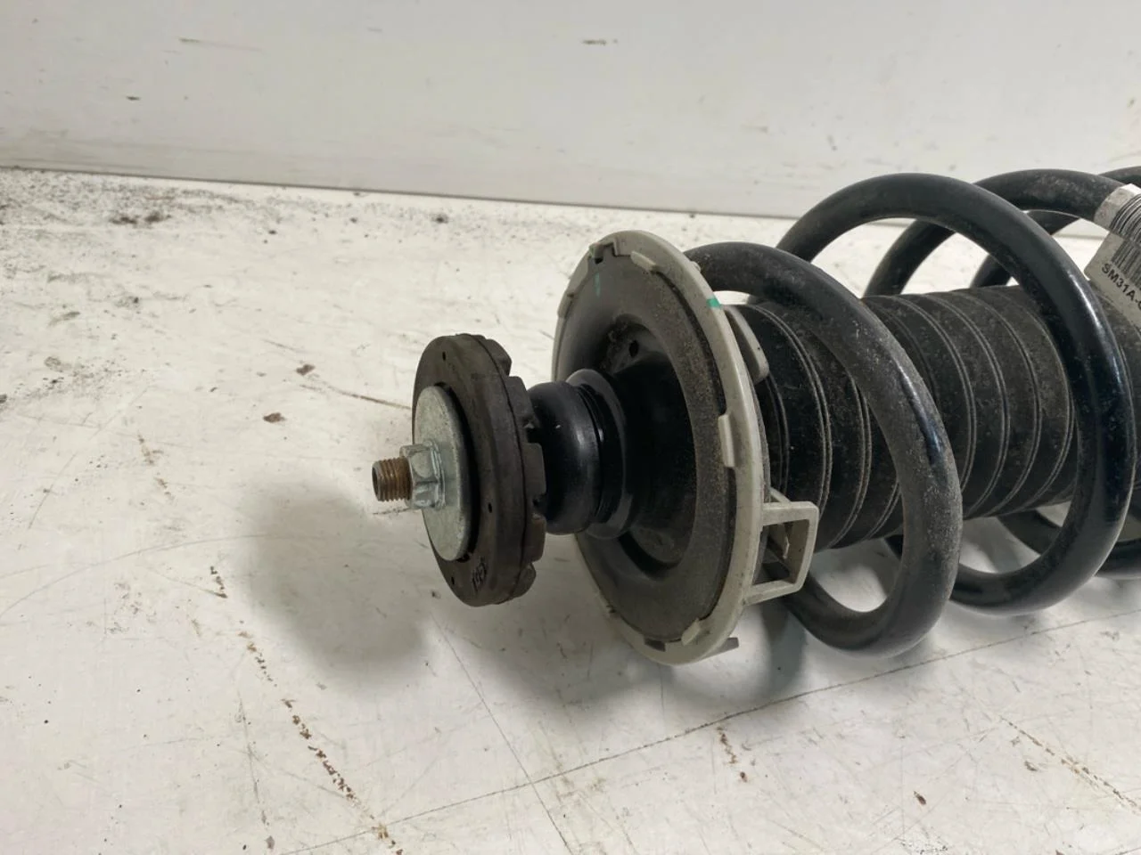 Honda E:NY1 2023- Strut assembly, front right view 3