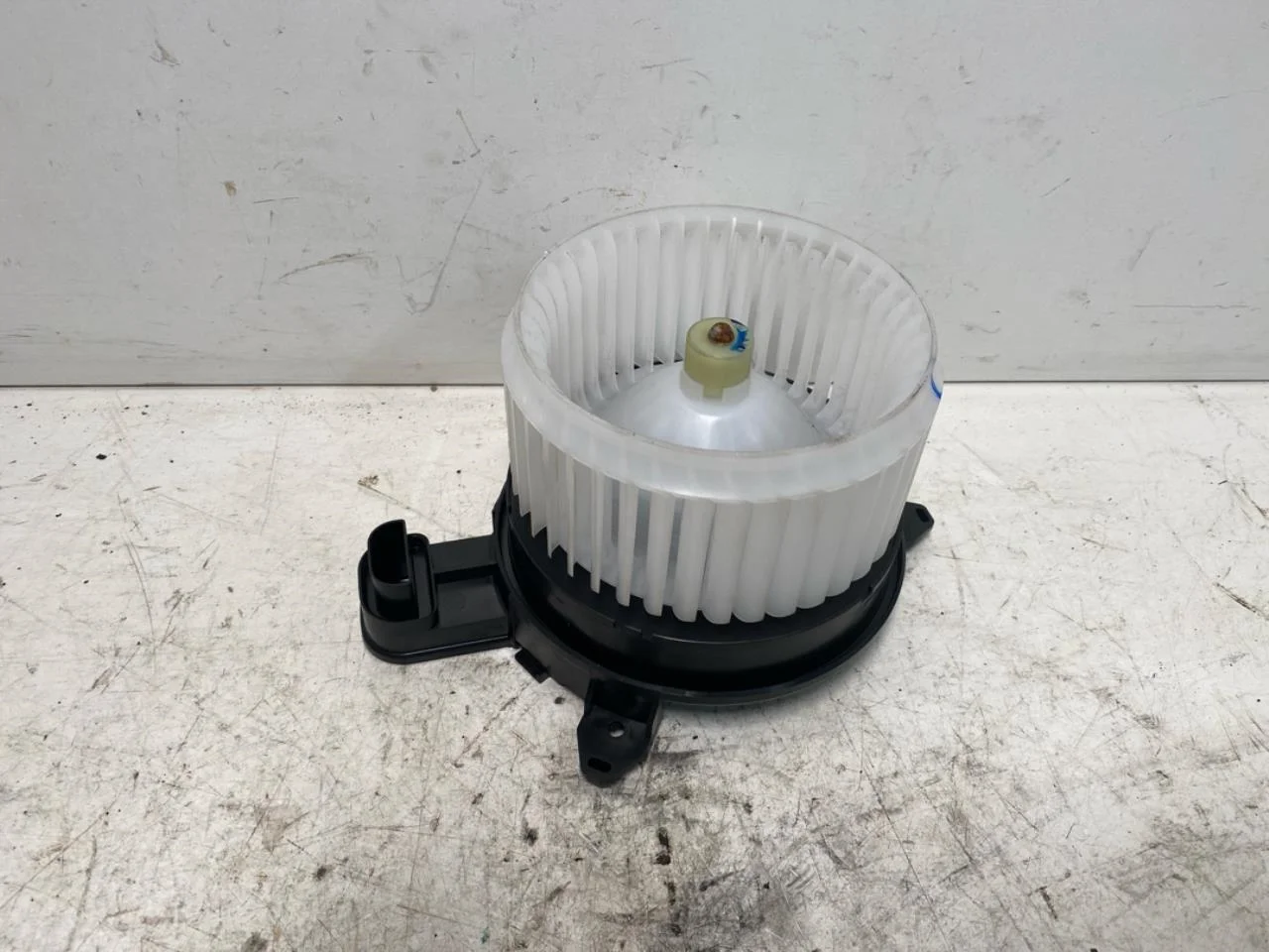 Honda E:NY1 2023- Fűtésventilátor motor nézet 2