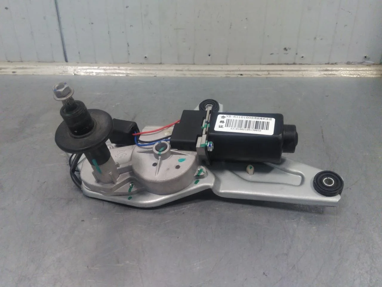 Byd ETP3 T3 2022- Tailgate wiper motor view 2