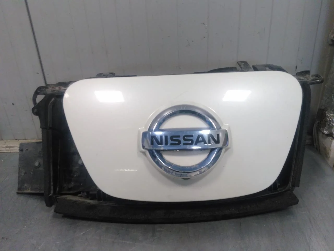 Nissan LEAF 2011-17 Charging port cover, electric / hybrid