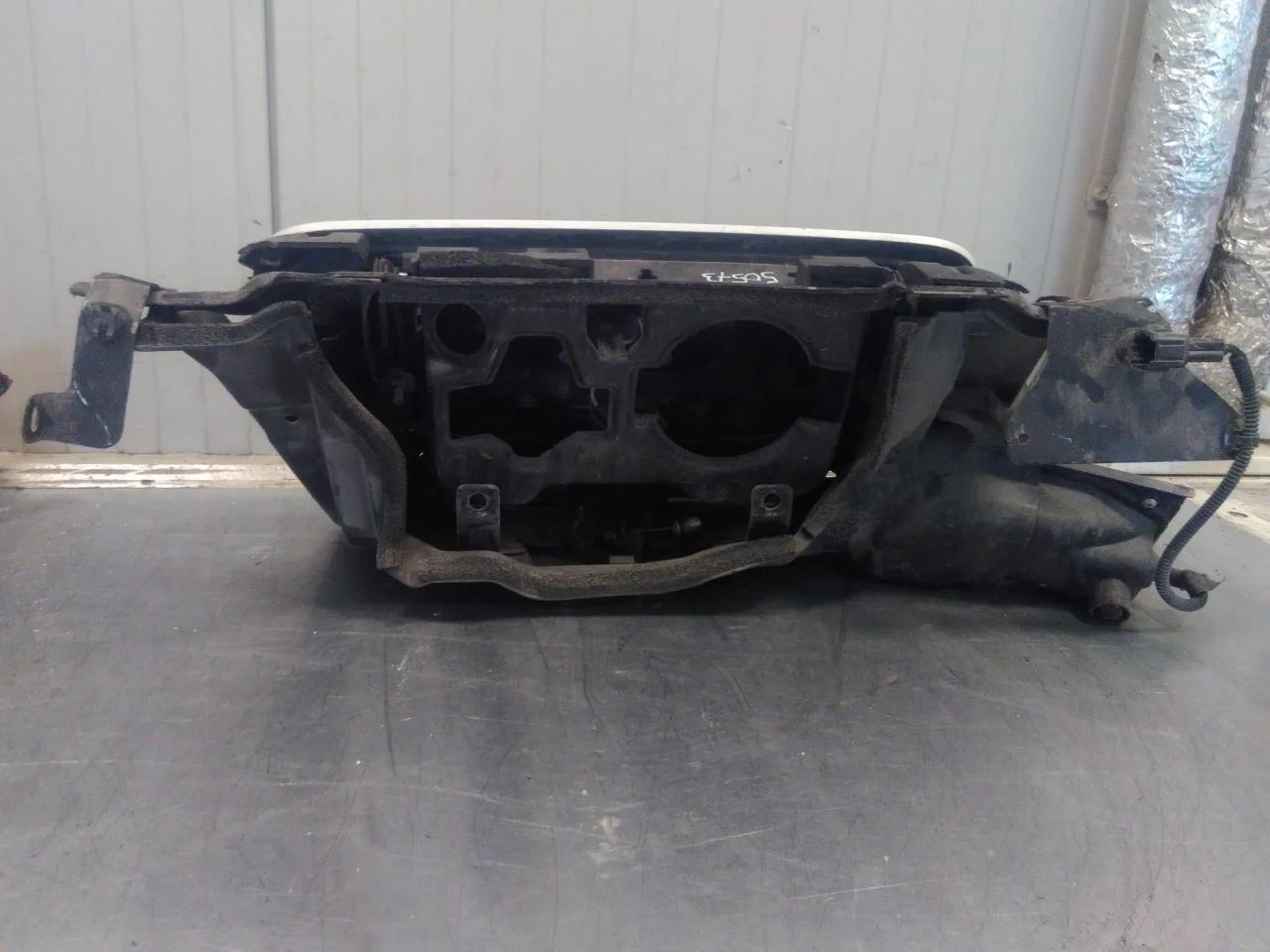 Nissan LEAF 2011-17 Charging port cover, electric / hybrid view 3