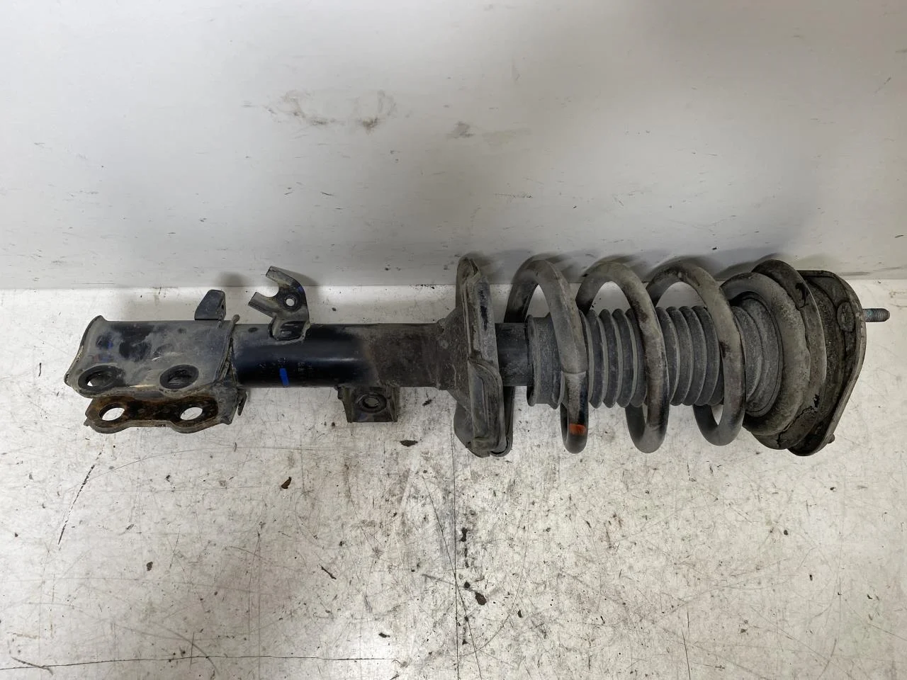 Byd ETP3 T3 2022- Strut assembly, front left view 3