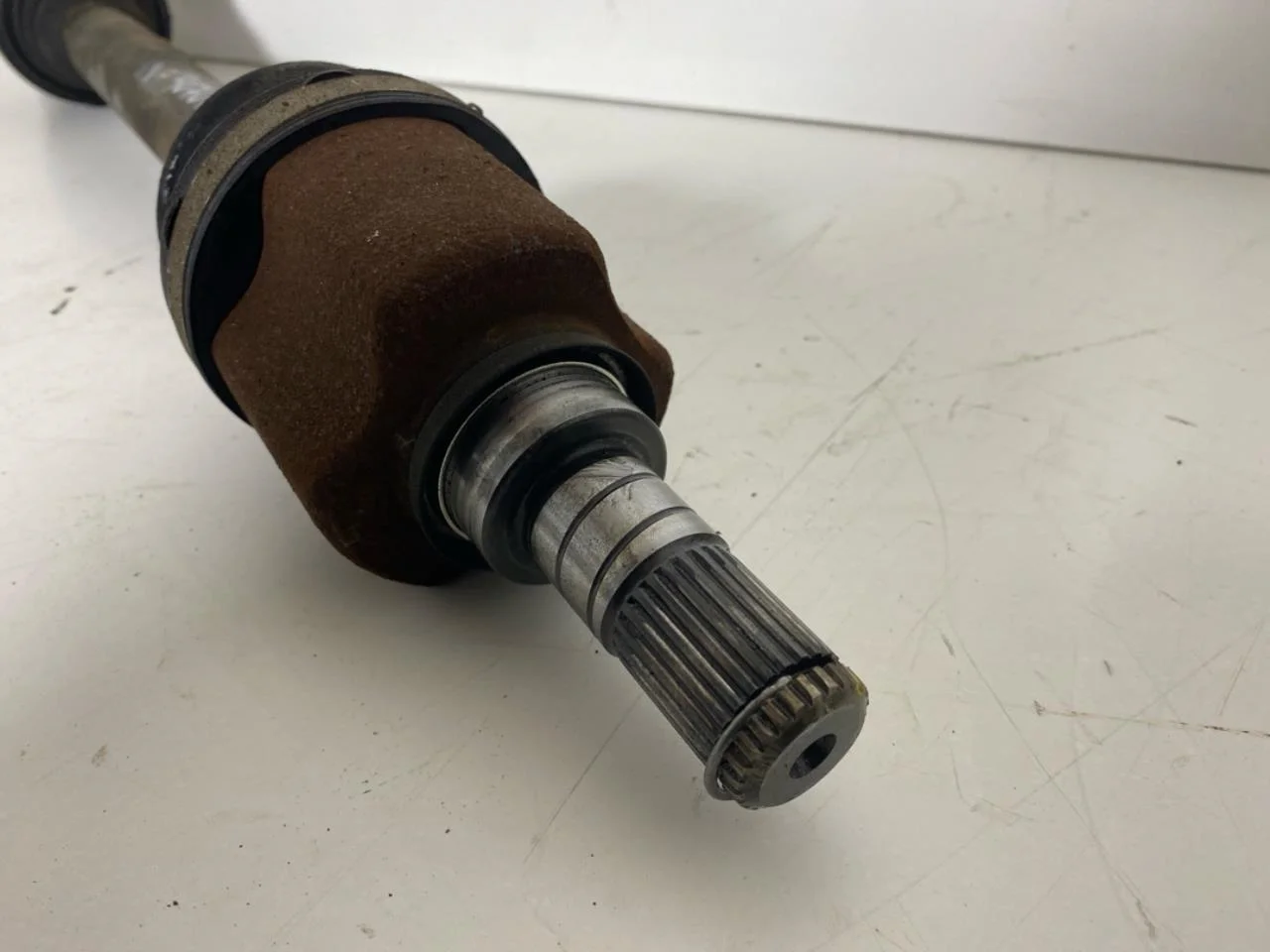 Nissan LEAF 2011-17 Front left driveshaft view 3