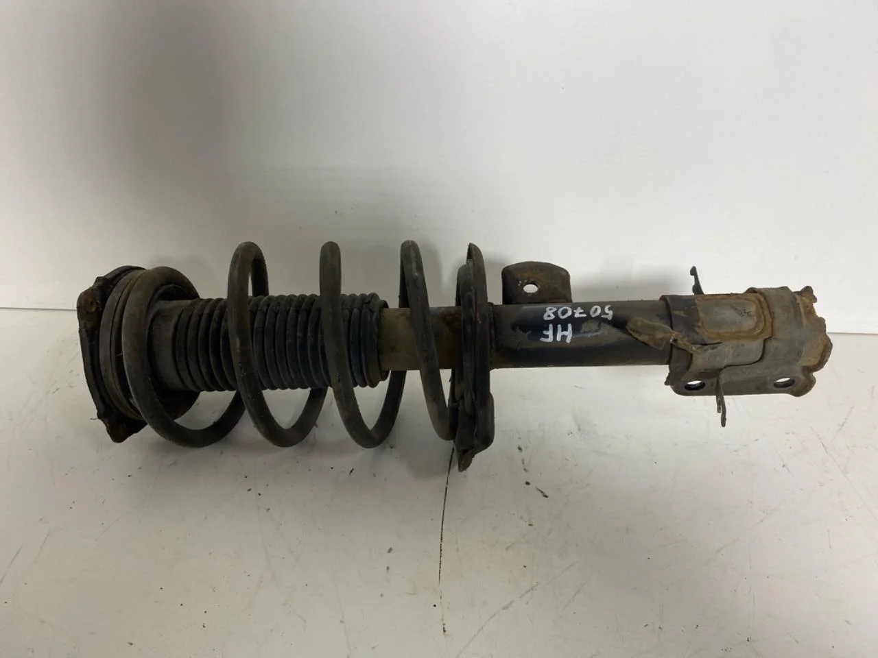 Nissan LEAF 2011-17 Strut assembly, front right view 4