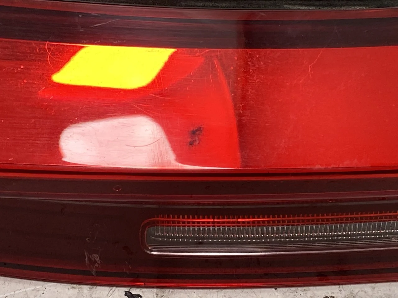 BMW X1/IX1 U11 2023- Hátsó lámpa, jobb, csomagtérajtón (belső) nézet 3