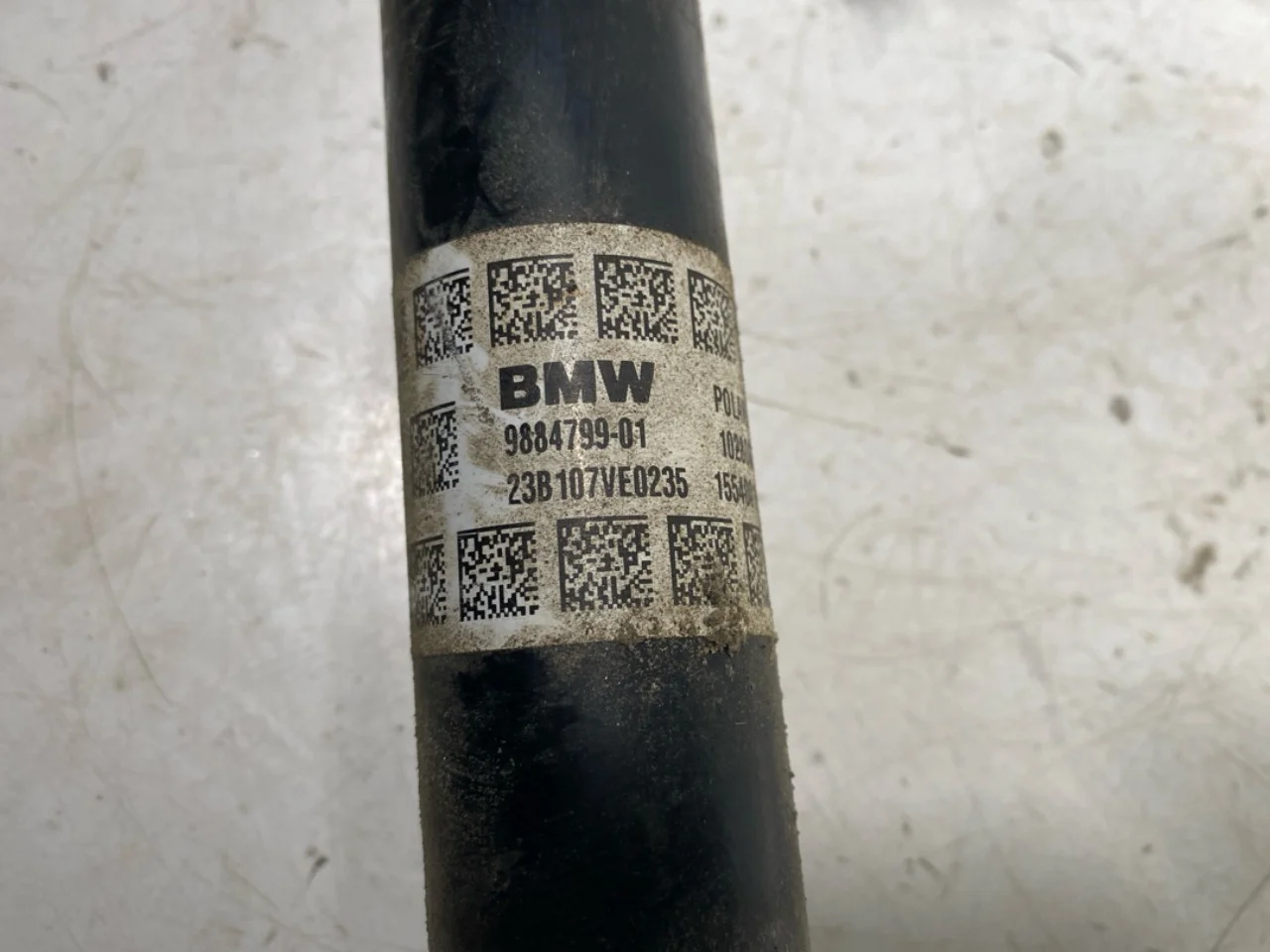 BMW X1/IX1 U11 2023- Rear left driveshaft view 4