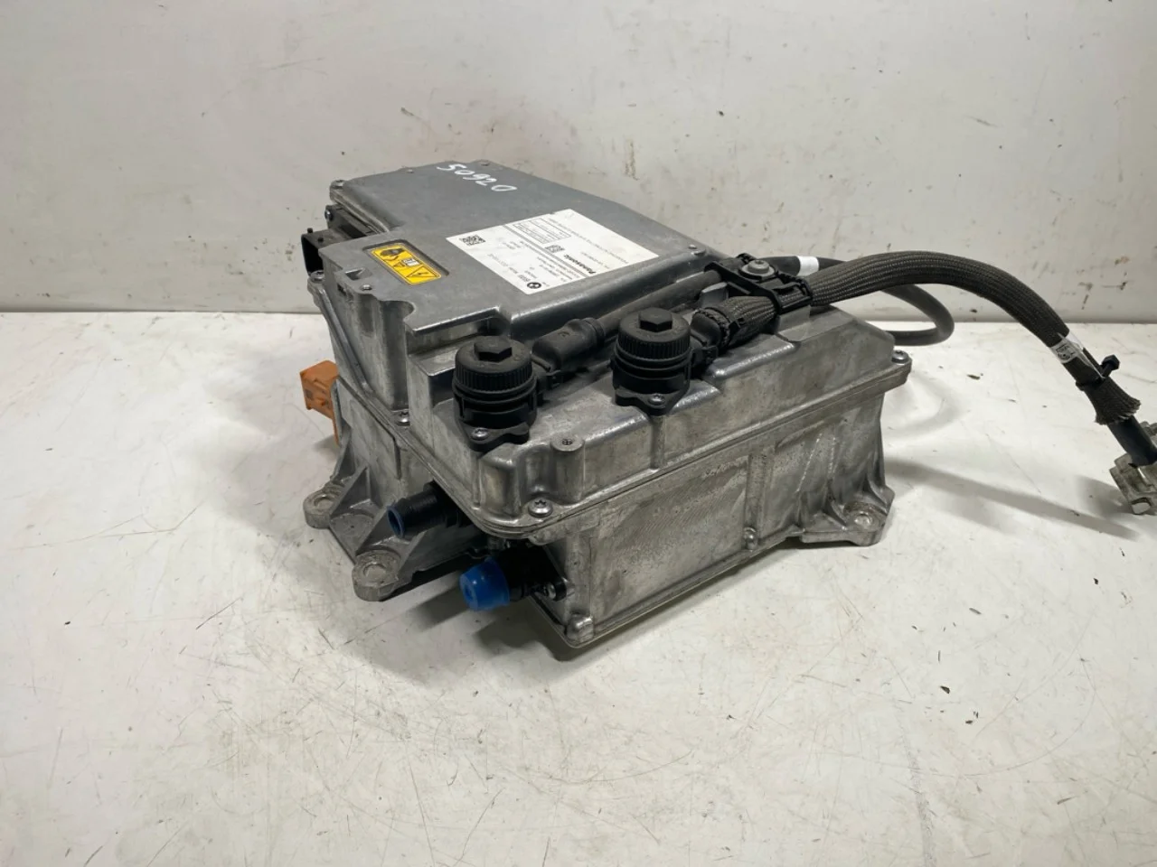 BMW X1/IX1 U11 2023- Akkumulátortöltő nézet 3