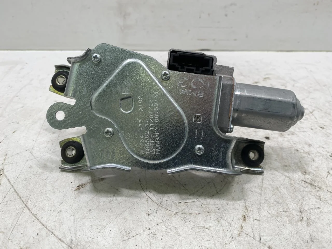 BMW X1/IX1 U11 2023- Ablaktörlő motor, csomagtérajtó nézet 2