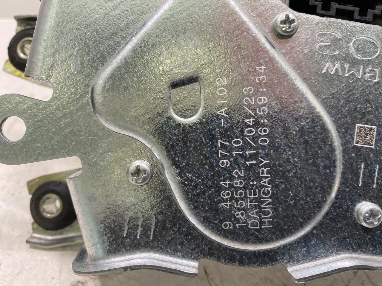 BMW X1/IX1 U11 2023- Ablaktörlő motor, csomagtérajtó nézet 3