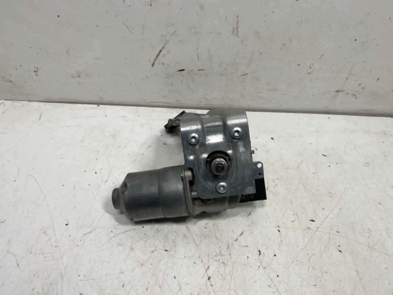 BMW X1/IX1 U11 2023- Windshield wiper motor