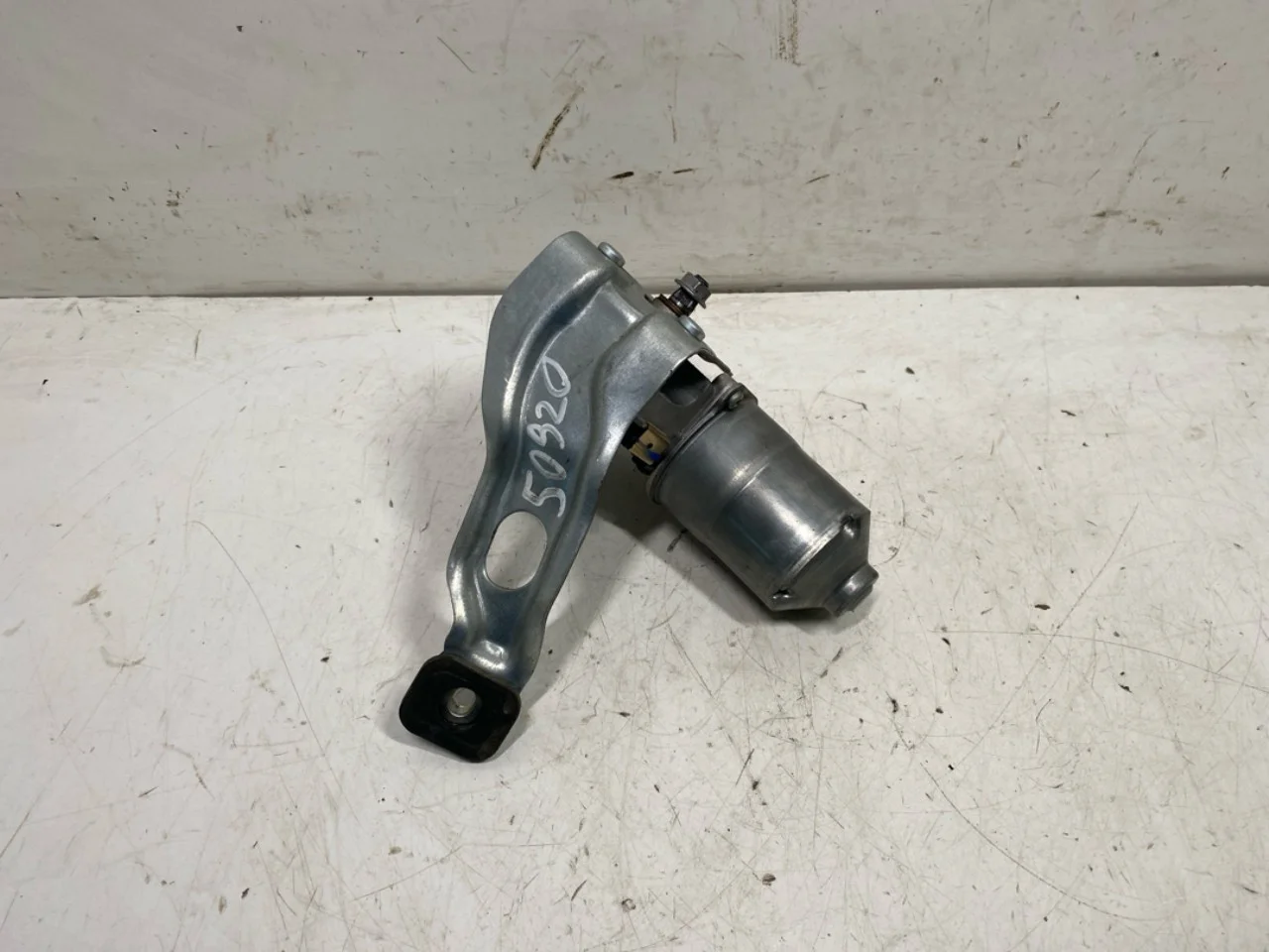 BMW X1/IX1 U11 2023- Windshield wiper motor view 2
