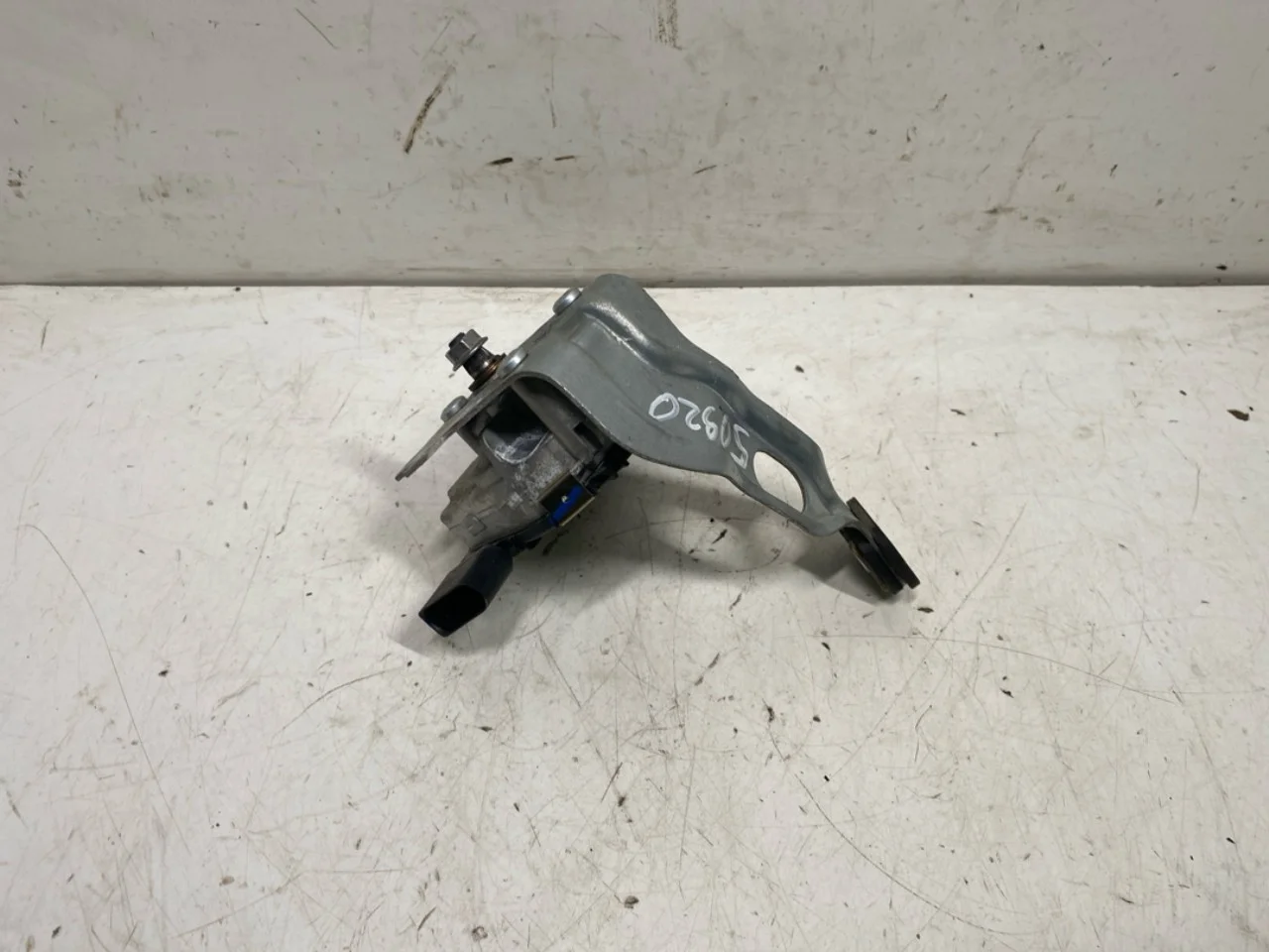BMW X1/IX1 U11 2023- Windshield wiper motor view 3