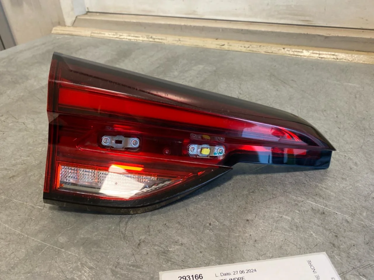Maxus EUNIQ5 MPV 2021- Lampă spate, stânga, pe hayon (interioară)