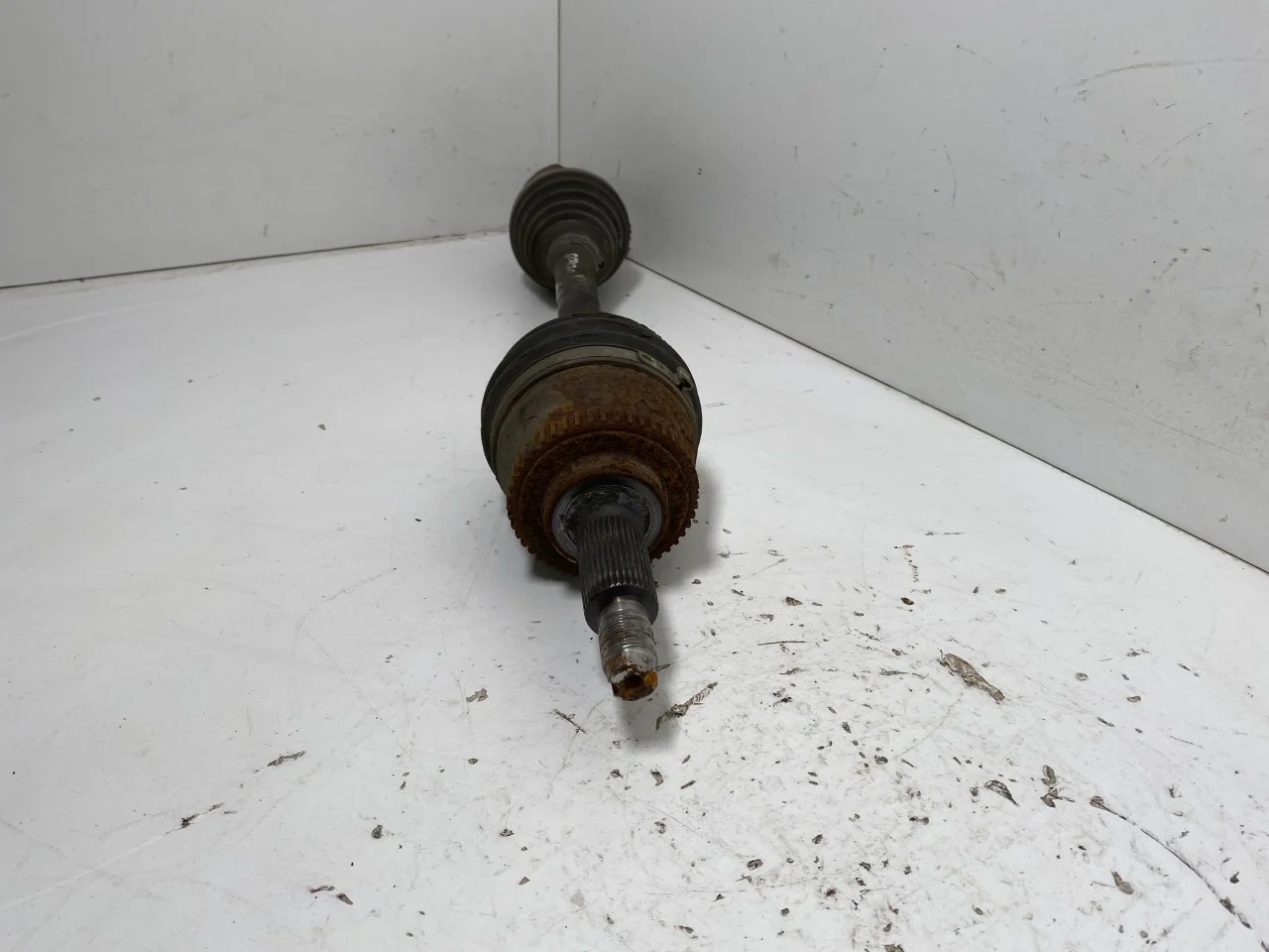 Maxus EUNIQ5 MPV 2021- Front left driveshaft view 3