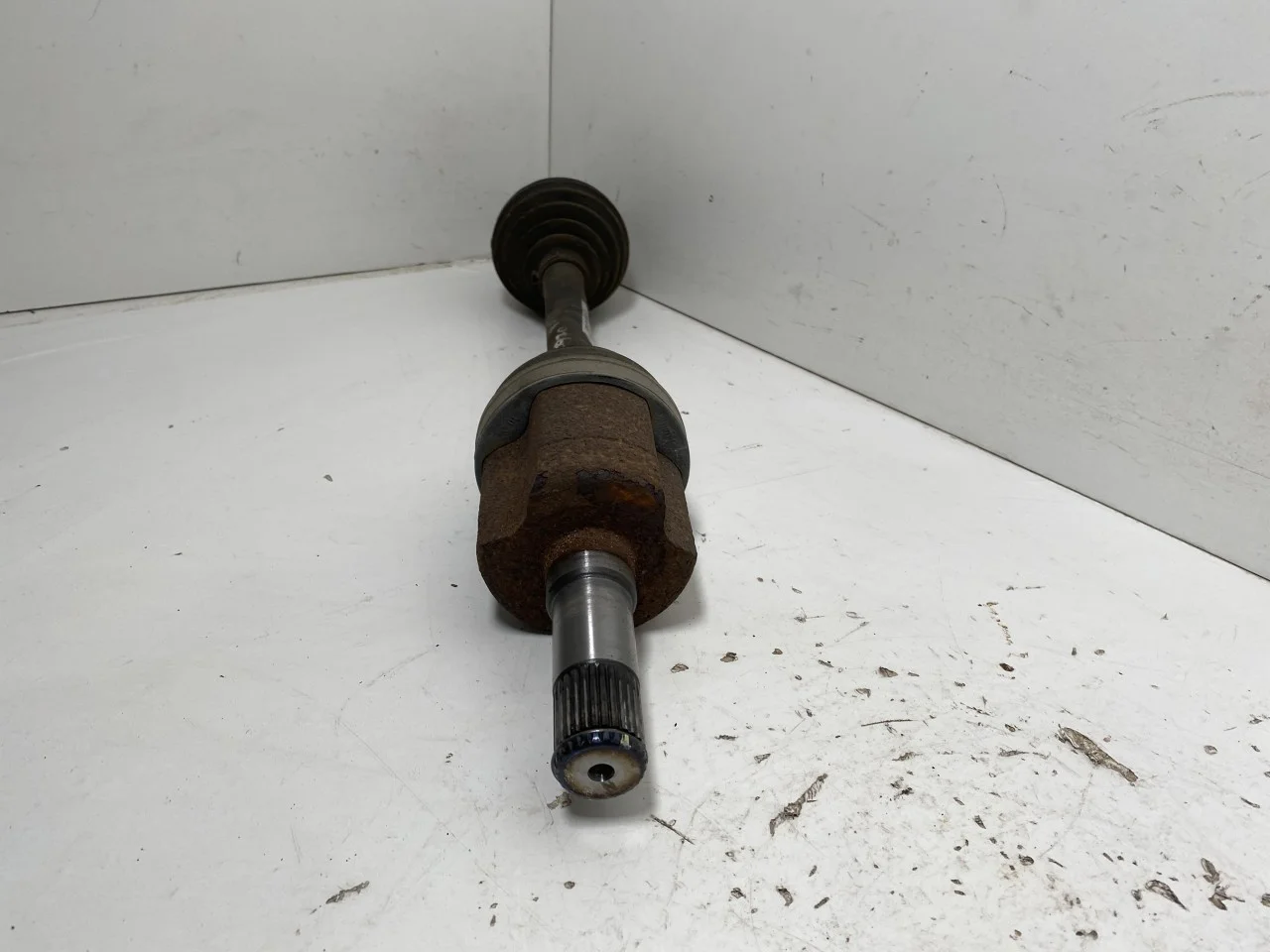 Maxus EUNIQ5 MPV 2021- Front left driveshaft view 4