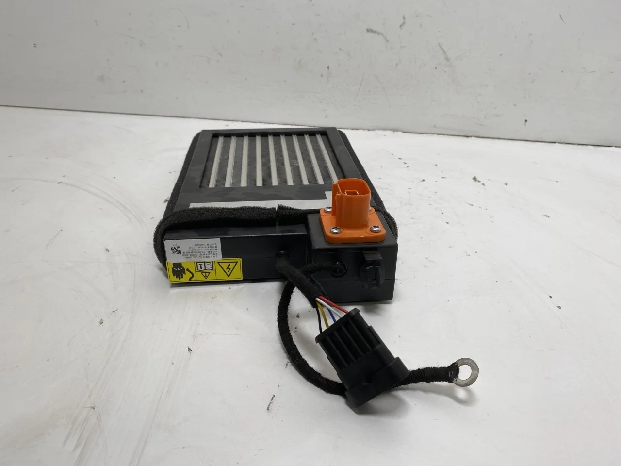 Maxus EUNIQ5 MPV 2021- Radiator încălzire electric vedere 2