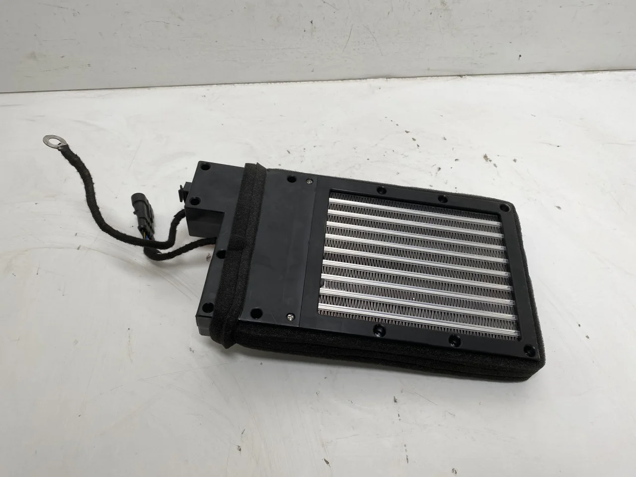 Maxus EUNIQ5 MPV 2021- Radiator încălzire electric vedere 4