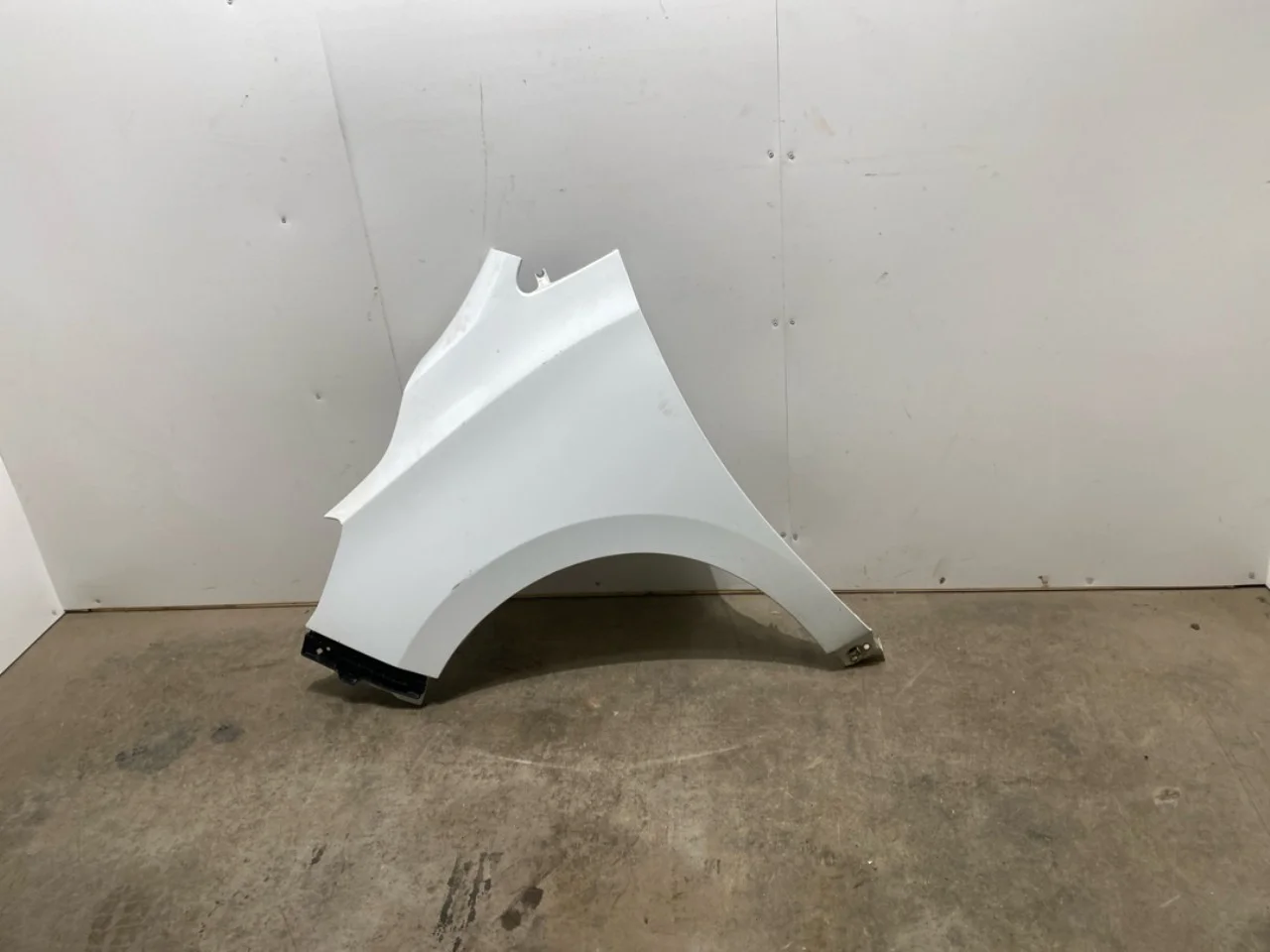 Maxus EUNIQ5 MPV 2021- Front left fender