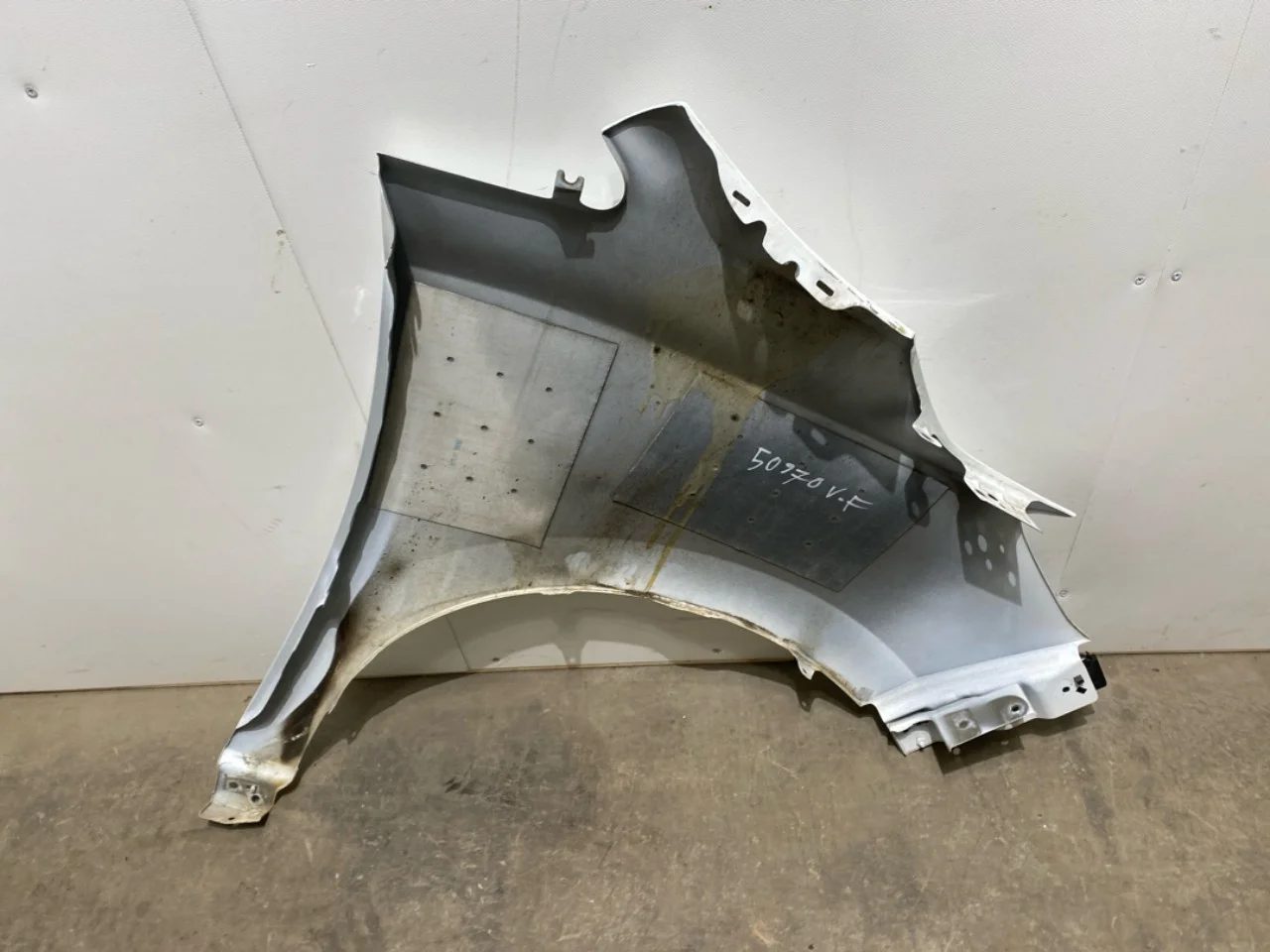 Maxus EUNIQ5 MPV 2021- Front left fender view 2