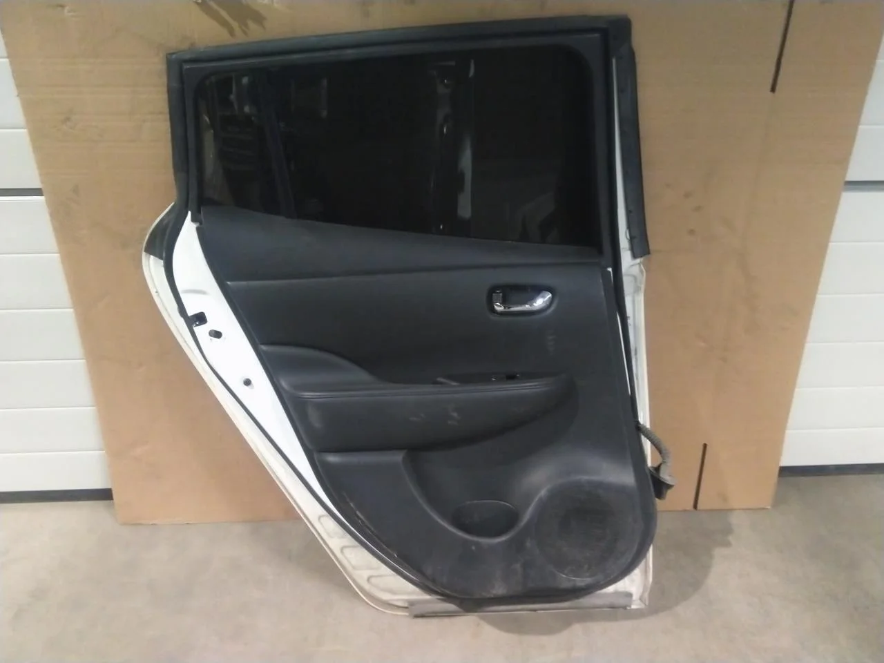 Nissan LEAF 2011-17 Ajtó, 4 ajtós, hátsó, bal nézet 4