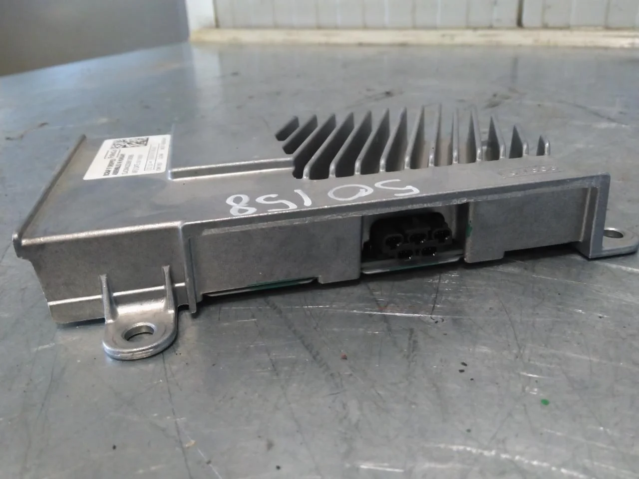Ford E-TRANSIT 2022- Radio / hi-fi amplifier view 3