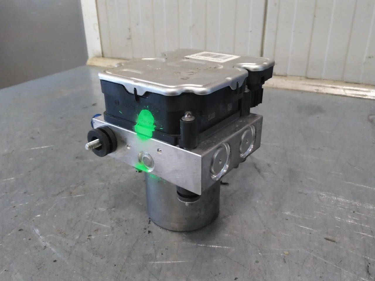 Ford E-TRANSIT 2022- ABS hydraulic unit view 2