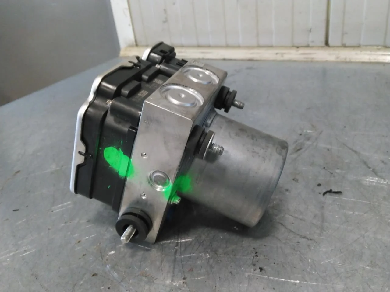 Ford E-TRANSIT 2022- ABS hydraulic unit view 3
