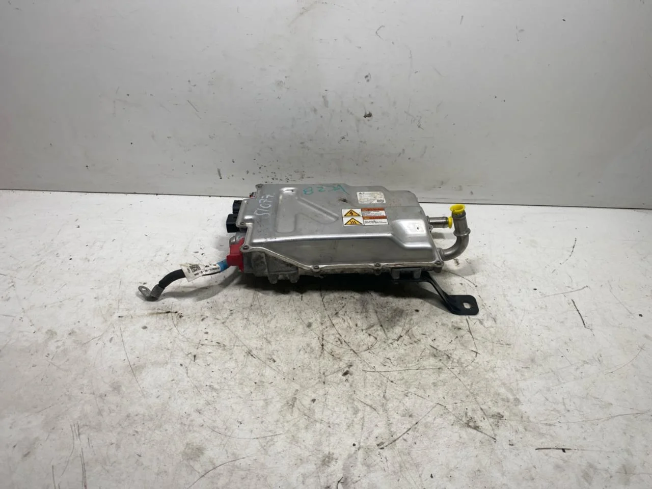 Tesla MODEL S 2013- Feszültségátalakító, akkumulátor