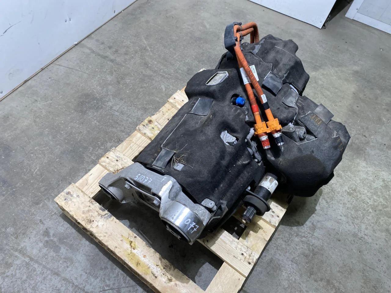 Tesla MODEL S 2013- Front electric motor view 4