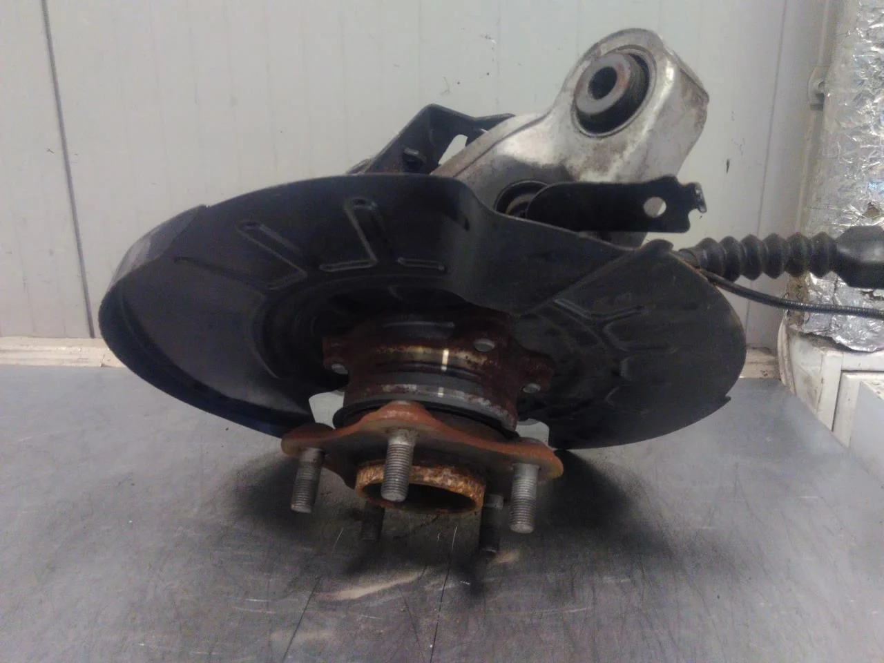Nissan ARIYA 2021- Stub axle carrier, right rear view 3
