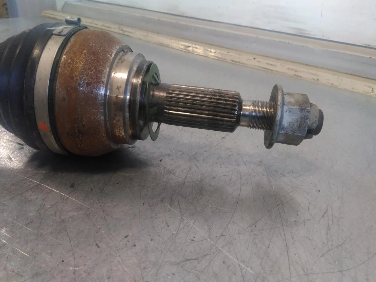 Ford E-TRANSIT 2022- Rear right driveshaft view 3