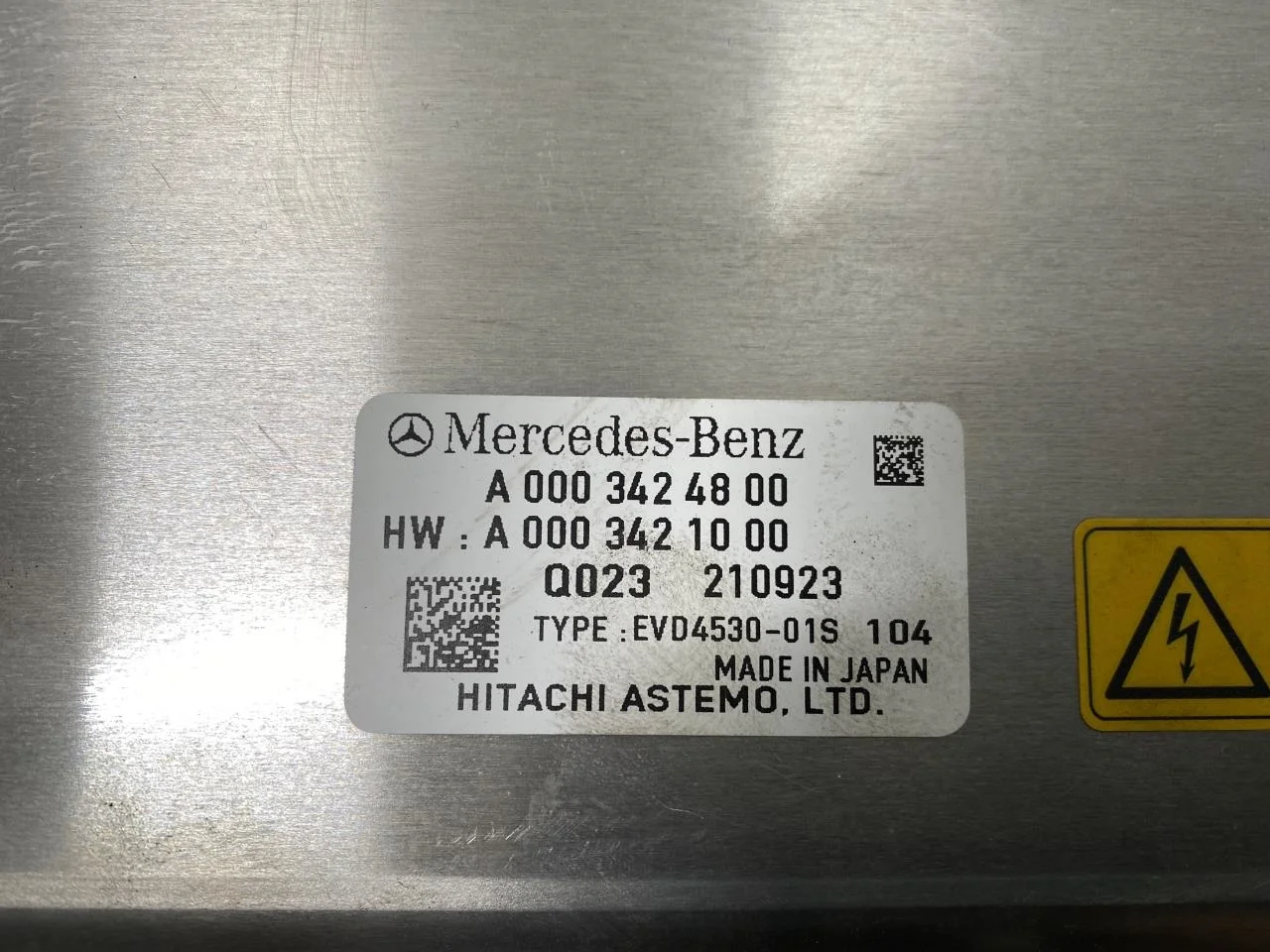 Mercedes V W447//W640/W448 2014- Feszültségátalakító, akkumulátor nézet 3