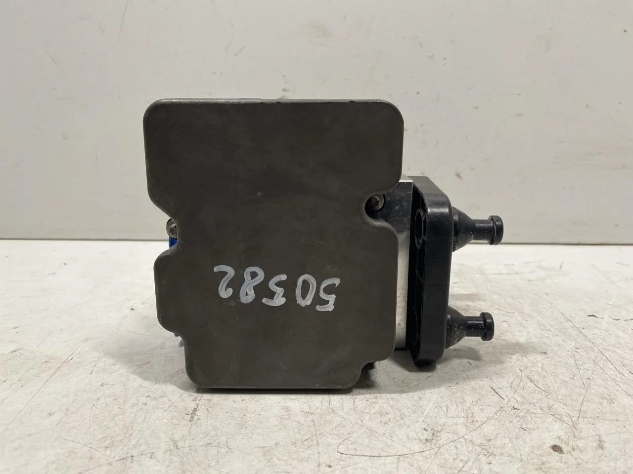 Mercedes V W447//W640/W448 2014- ABS hydraulic unit view 4
