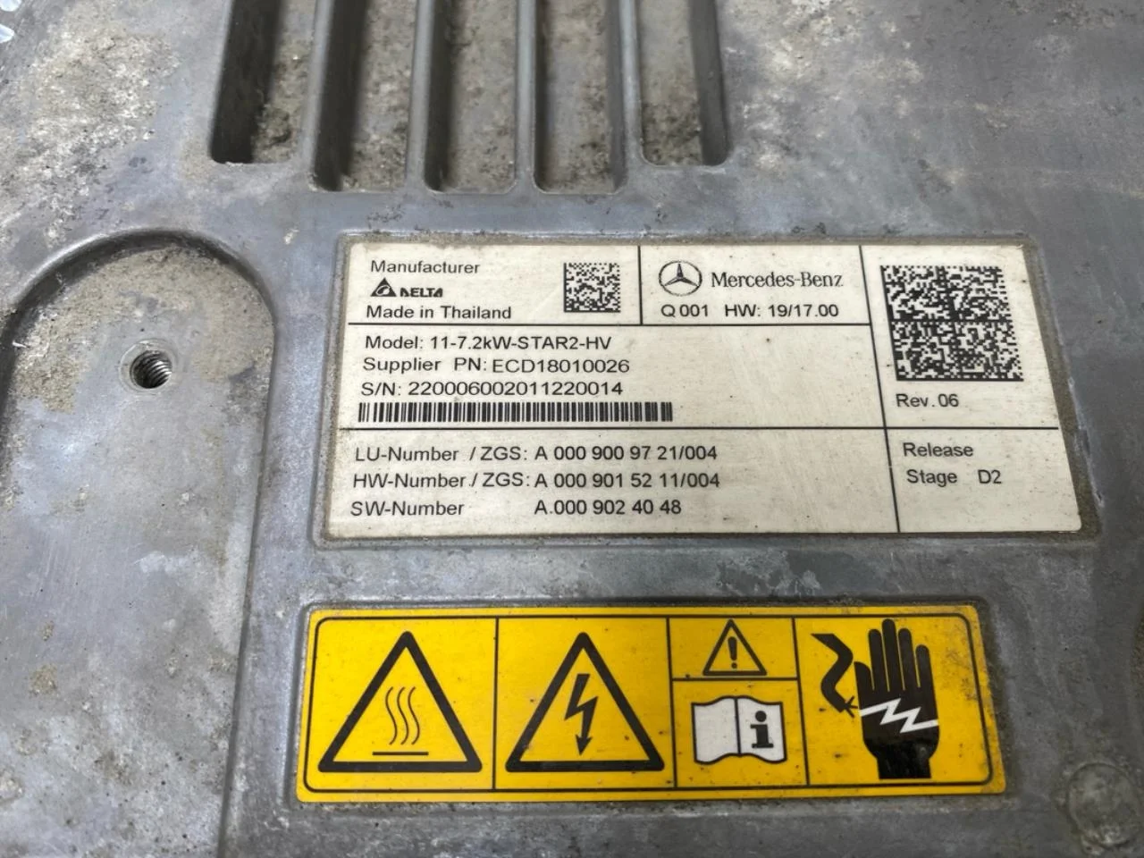 Mercedes V W447//W640/W448 2014- Invertor, 12-220V vedere 2