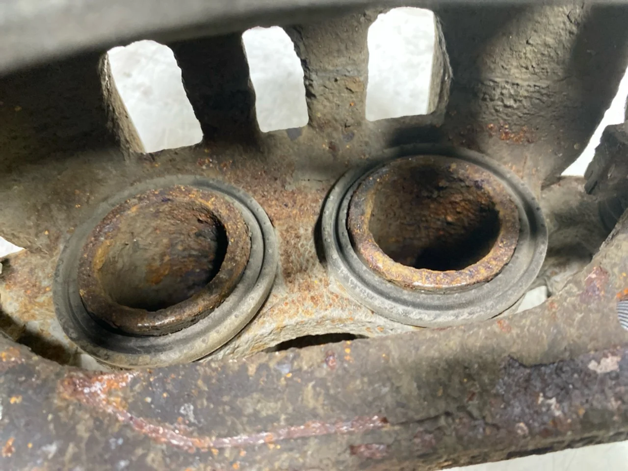 Mercedes V W447//W640/W448 2014- Féknyereg, első, bal nézet 4