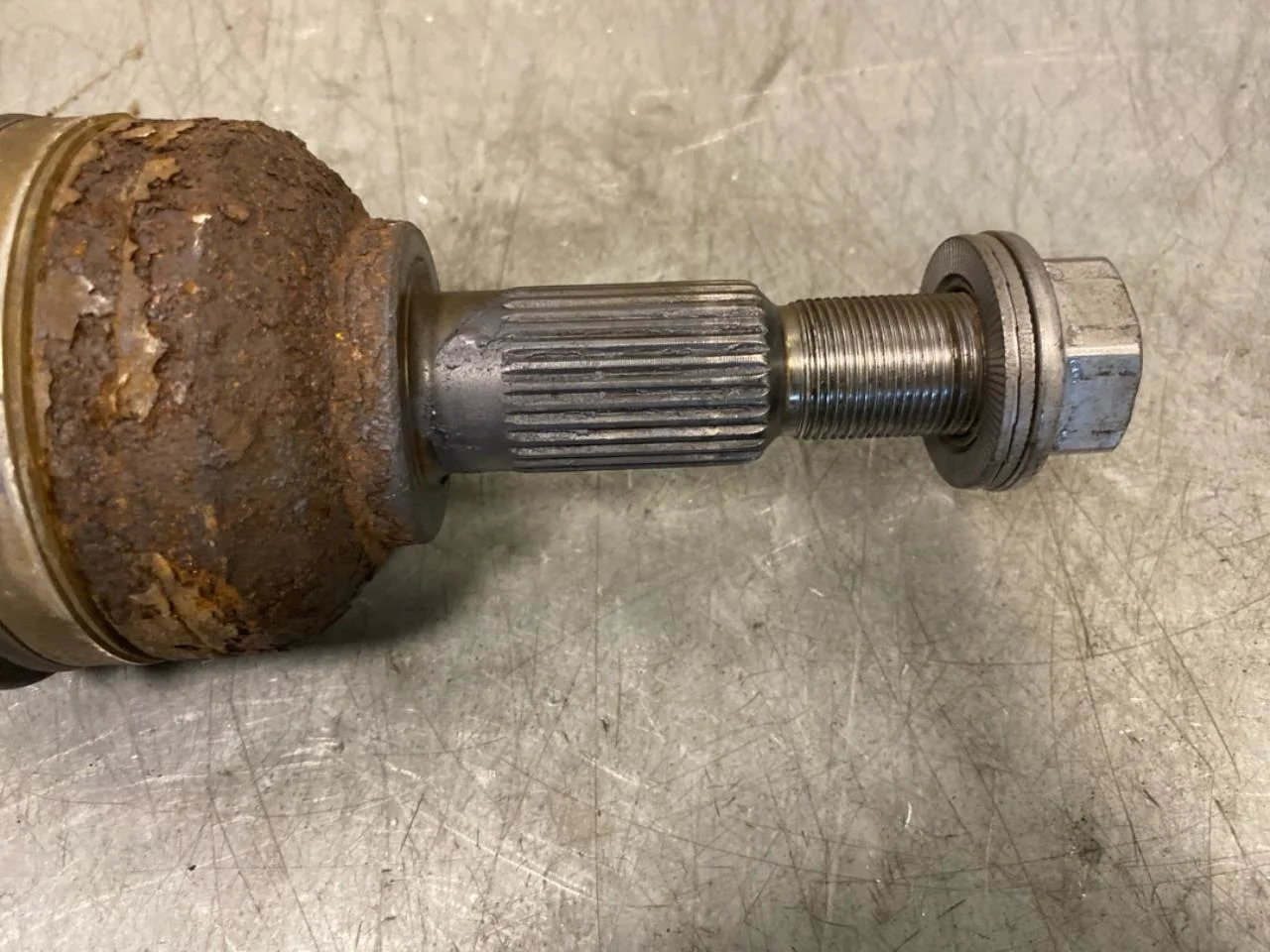 Tesla MODEL 3 2017--> Rear right driveshaft view 2