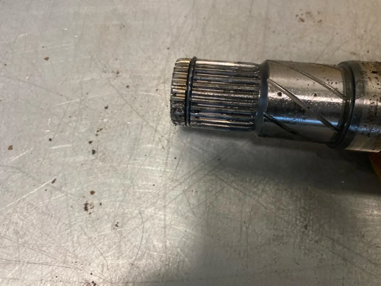 Tesla MODEL 3 2017--> Rear right driveshaft view 3