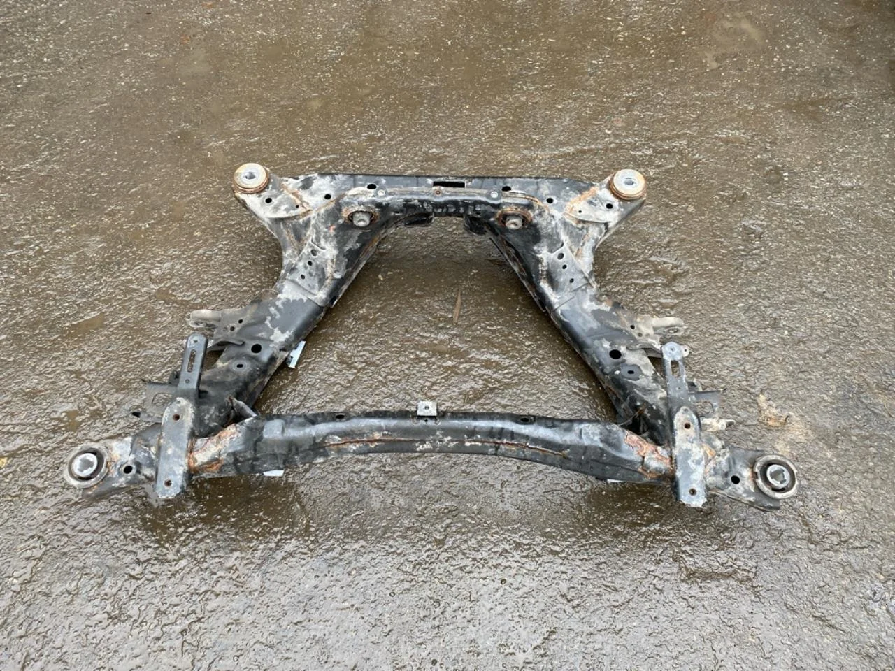 Tesla MODEL 3 2017--> Traversă punte spate / cadru auxiliar