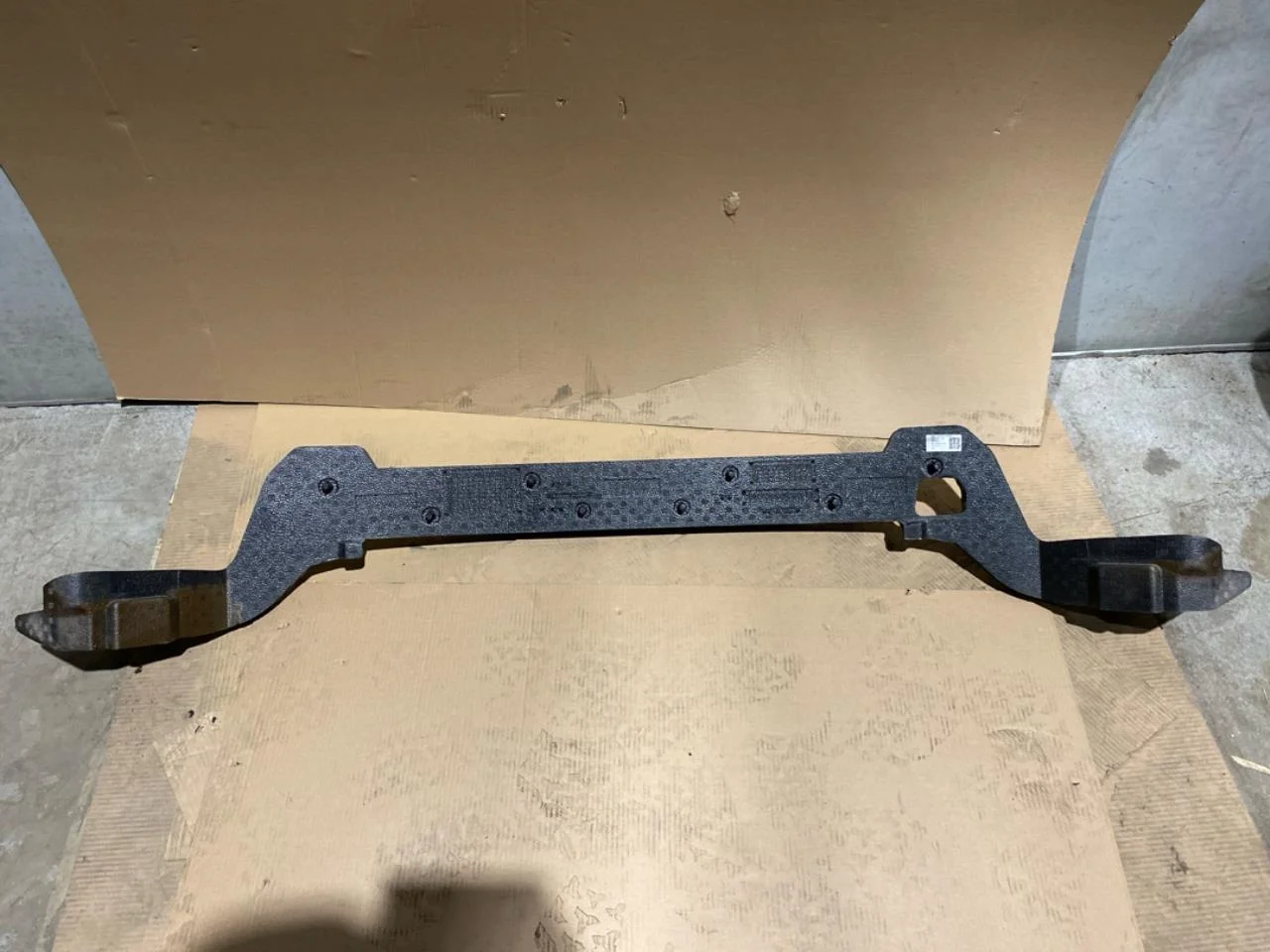 Fisker OCEAN Bumper reinforcement beam, front view 2
