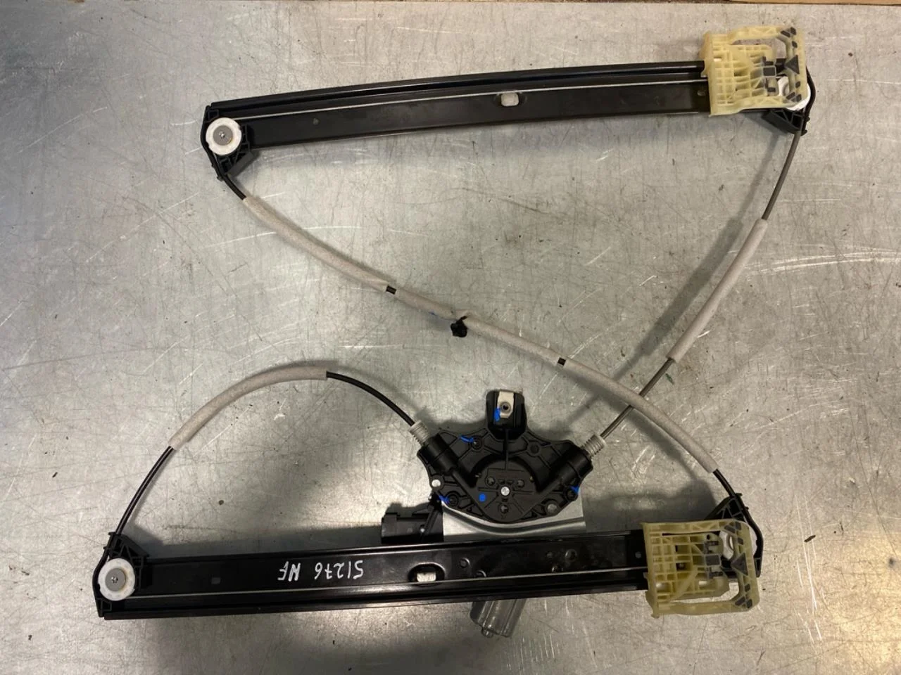 Fisker OCEAN Electric window regulator, complete view 2