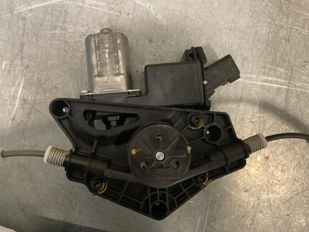 Fisker OCEAN Electric window regulator, complete view 2