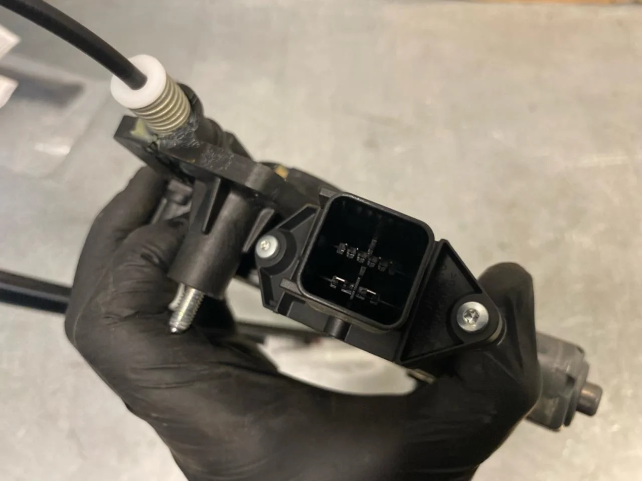 Fisker OCEAN Electric window regulator, complete view 4