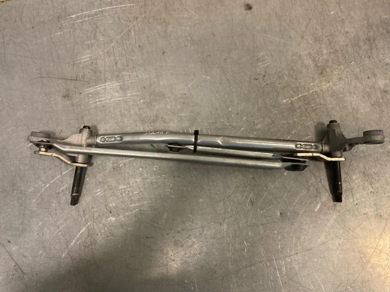 Fisker OCEAN Windshield wiper linkage view 2
